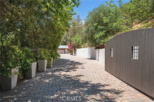 24311 Sylvan Glen Road, Calabasas CA: https://media.crmls.org/medias/eab67c26-d3bf-4507-9a01-8daf9d77e61a.jpg