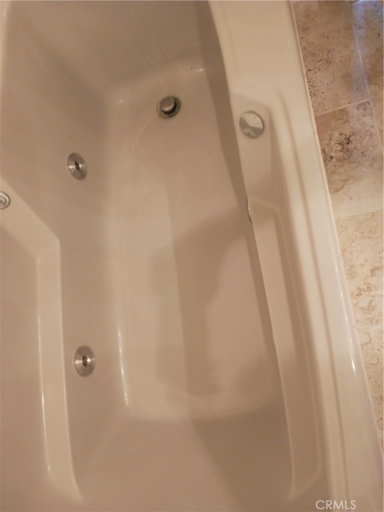 https://media.crmls.org/medias/eab75862-5b44-46c1-8d97-1790775d9b4d.jpg?preset=X-Large