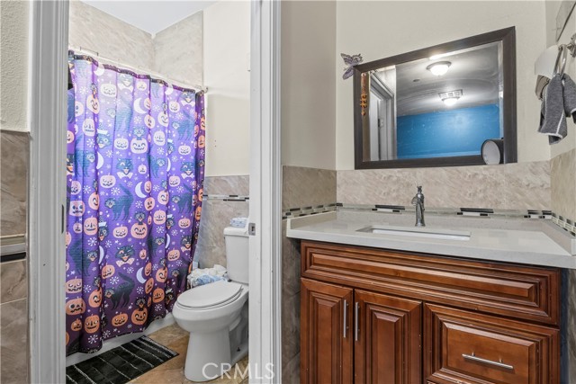 710 E 2nd Street, Santa Ana CA: https://media.crmls.org/medias/eab838d6-3d49-4cf9-9534-30215b369a38.jpg