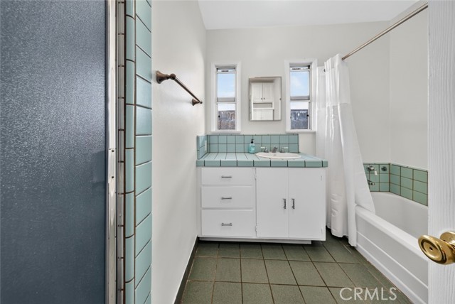 11407 Delano photo 29