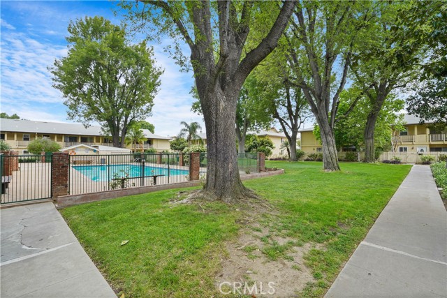 Detail Gallery Image 6 of 47 For 8111 Canby Ave #1,  Reseda,  CA 91335 - 4 Beds | 2/1 Baths