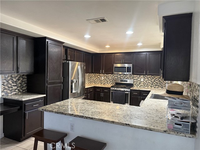 Detail Gallery Image 8 of 27 For 30456 Avenida Caylee, Homeland,  CA 92548 - 4 Beds | 3 Baths