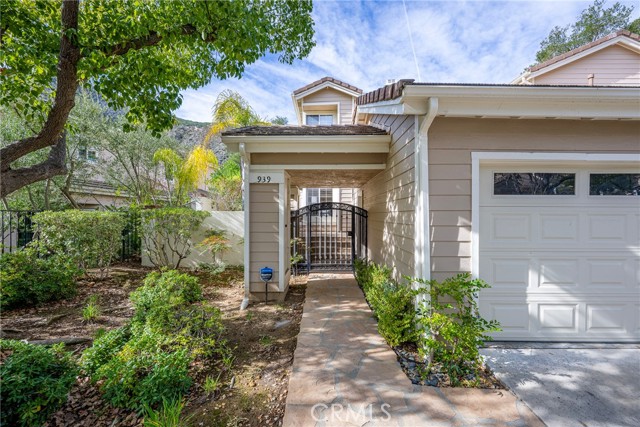 939 Blue Mountain, Westlake Village CA: https://media.crmls.org/medias/eab90059-8bca-44e3-91ff-0351220a9f4c.jpg