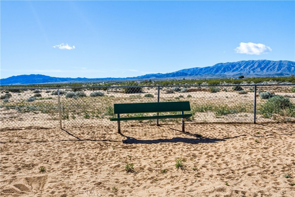 https://media.crmls.org/medias/eab91849-7462-4e79-86f0-8c2eab3258ee.jpg?preset=X-Large