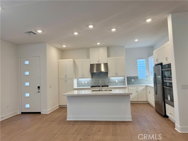 Detail Gallery Image 3 of 18 For 182 Proctor, Irvine,  CA 92618 - 3 Beds | 2 Baths
