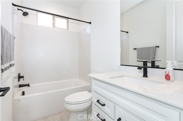 21628 Canyon Cove, Chatsworth CA: https://media.crmls.org/medias/eab9729e-fb46-476d-b657-a1818ac40852.jpg