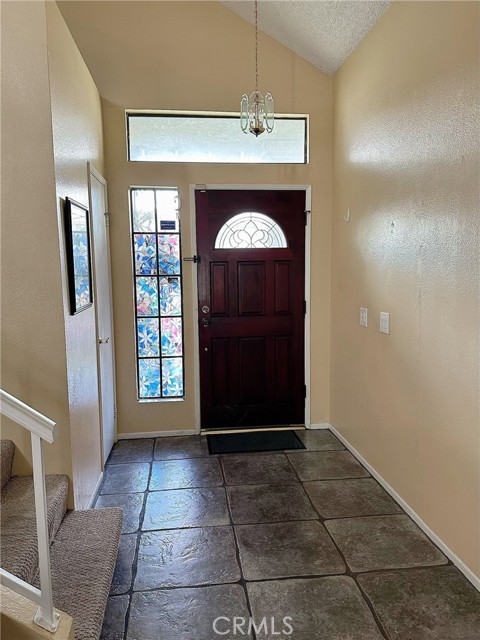 Detail Gallery Image 2 of 11 For 14732 Shadow Drive, Fontana,  CA 92337 - 3 Beds | 2/1 Baths