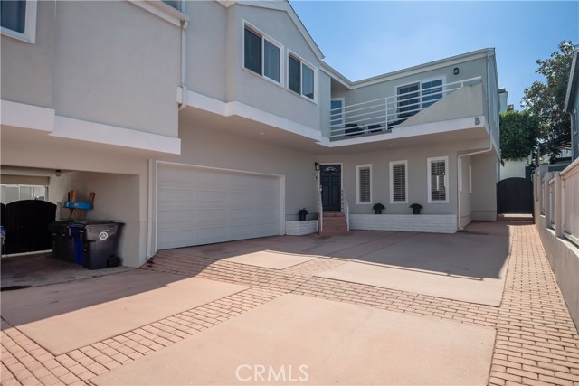 1136 11th Street, Manhattan Beach, California 90266, 4 Bedrooms Bedrooms, ,1 BathroomBathrooms,Residential,Sold,11th,SB22219590