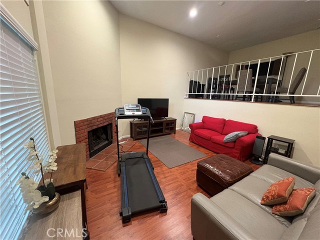 Detail Gallery Image 3 of 6 For 2304 Mathews Ave #2,  Redondo Beach,  CA 90278 - 2 Beds | 2/1 Baths