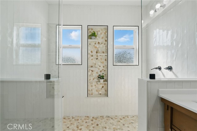 2111 S Bronson Ave, Los Angeles CA: https://media.crmls.org/medias/eabc533c-9e63-43dc-9fa6-a0363f45959e.jpg