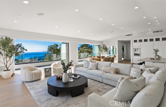 31 N Vista De Catalina, Laguna Beach CA: https://media.crmls.org/medias/eabcbba9-a8a7-4d64-8688-7b9345824ab4.jpg