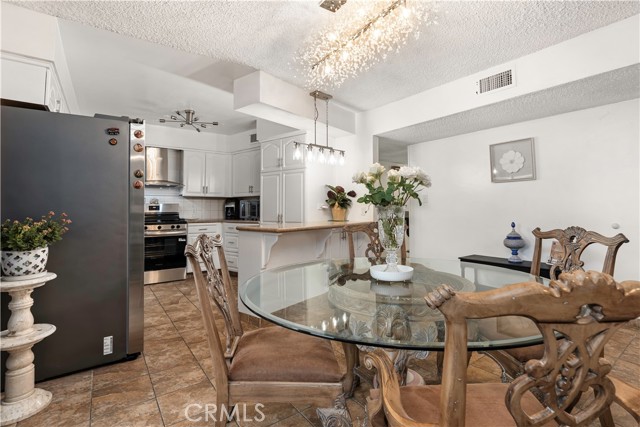 Detail Gallery Image 11 of 38 For 3505 Kennedy, Bakersfield,  CA 93309 - 4 Beds | 3 Baths