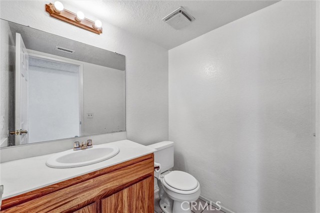 25885 Trabuco Road, Lake Forest CA: https://media.crmls.org/medias/eabe54fa-d45e-418a-a251-94d17ba873d8.jpg