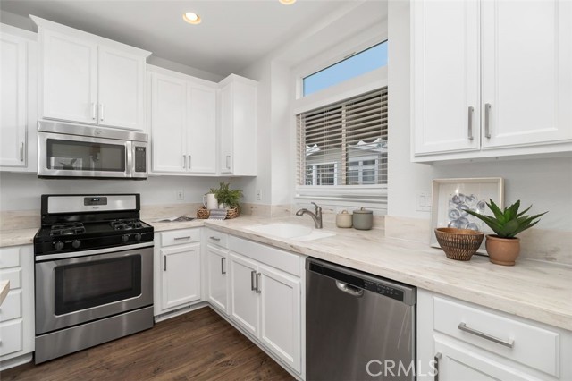 Detail Gallery Image 6 of 33 For 259 Mayflower Dr, Newport Beach,  CA 92660 - 2 Beds | 2 Baths