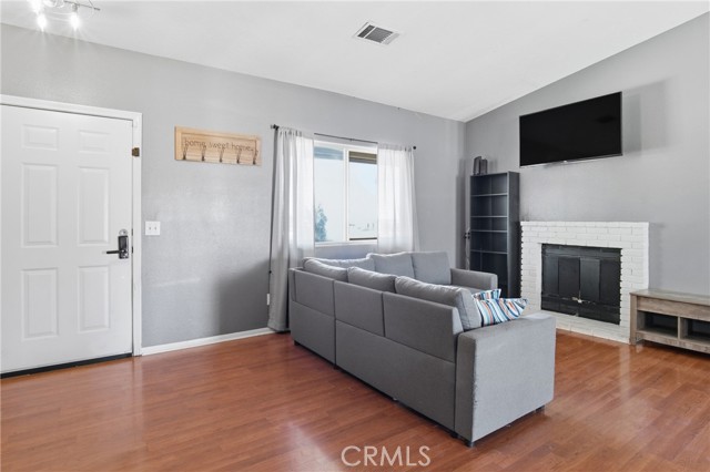 Detail Gallery Image 5 of 35 For 18401 Westlawn St, Hesperia,  CA 92345 - 4 Beds | 2 Baths