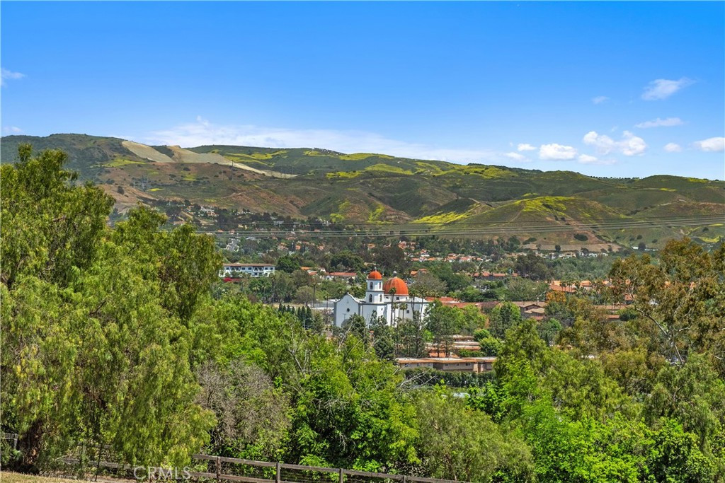 https://media.crmls.org/medias/eabff5a6-c759-49b0-bc50-5ca074b97285.jpg?preset=X-Large