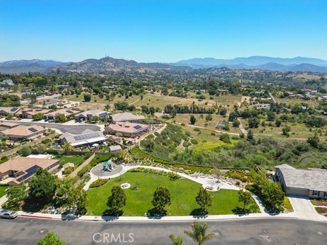 Detail Gallery Image 10 of 56 For 287 Tom Mcguinness Jr. Cir, Fallbrook,  CA 92028 - 4 Beds | 2/1 Baths