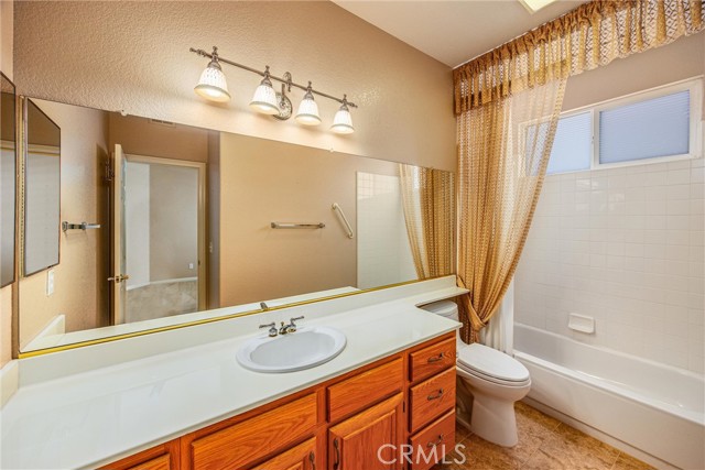 Full bath ensuite for bedroom 2