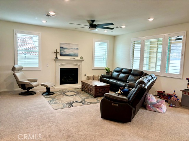 Detail Gallery Image 12 of 32 For 6503 June Mountain Way, Jurupa Valley,  CA 92509 - 5 Beds | 3 Baths