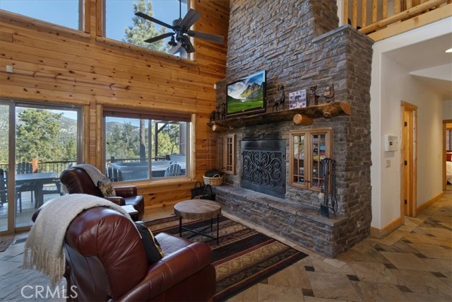 Detail Gallery Image 14 of 50 For 42324 Eagle Ridge, Big Bear Lake,  CA 92315 - 6 Beds | 4 Baths