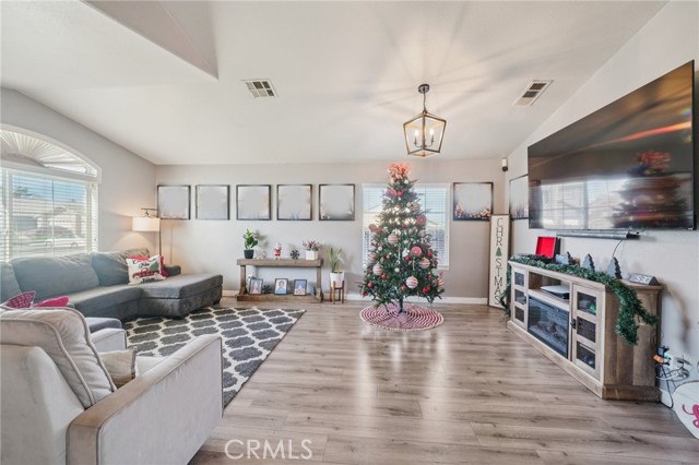 Detail Gallery Image 5 of 32 For 8959 Wedgewood Ct, Hesperia,  CA 92344 - 4 Beds | 3 Baths