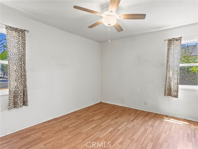 2215 N Brighton Street, Burbank CA: https://media.crmls.org/medias/eac1dbb4-2904-4dae-b957-bfe2a27ff557.jpg