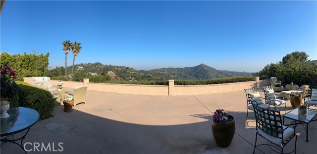 Detail Gallery Image 3 of 25 For 3160 Kirkham Dr, Glendale,  CA 91206 - 4 Beds | 2 Baths