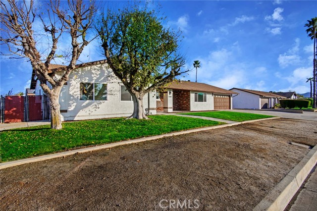 Detail Gallery Image 3 of 42 For 5510 Ptolemy Way, Jurupa Valley,  CA 91752 - 6 Beds | 3 Baths