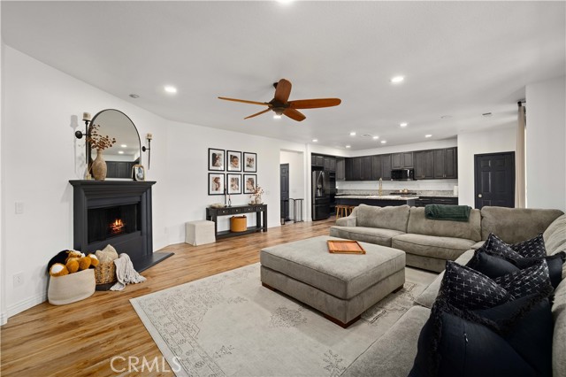 5080 Meadowsweet Drive, Palmdale CA: https://media.crmls.org/medias/eac39c9c-b423-40a6-b914-d16e711ac236.jpg