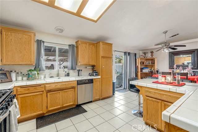 Detail Gallery Image 14 of 44 For 19084 Rocksprings Rd, Hesperia,  CA 92345 - 4 Beds | 2 Baths