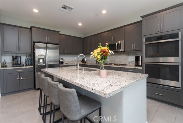 561 Yukon Rd, Rialto, CA 92377 photo 8