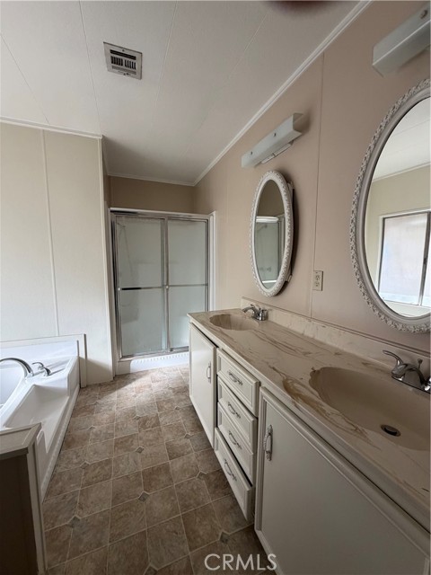 701 Montara Road, Barstow CA: https://media.crmls.org/medias/eac4dd78-dc6d-479b-85b0-3ec00726ec91.jpg