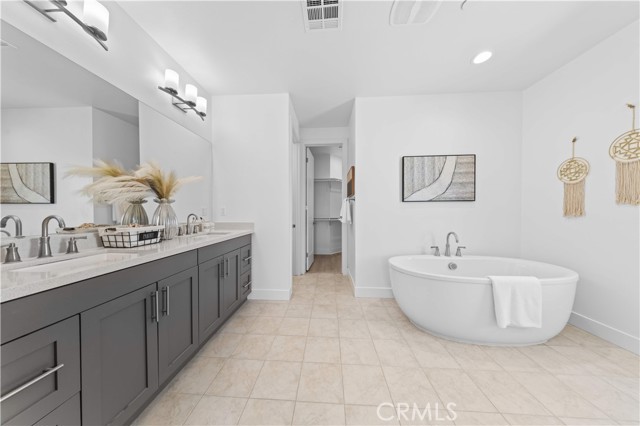 1928 Aliso Canyon Drive, Lake Forest CA: https://media.crmls.org/medias/eac54593-95d2-4ce0-ada5-a8b3137597f0.jpg