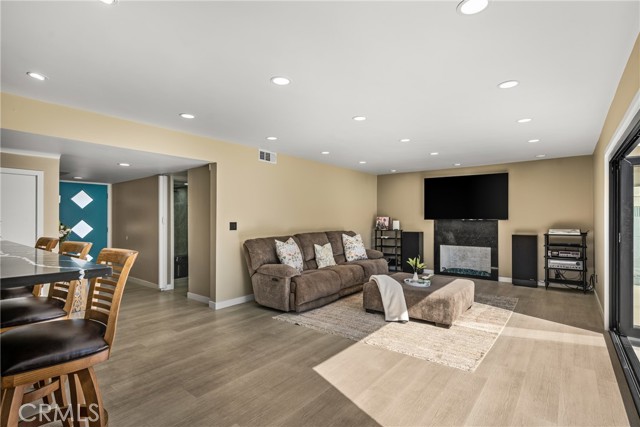 Detail Gallery Image 13 of 64 For 7830 E Ring, Long Beach,  CA 90808 - 4 Beds | 4 Baths