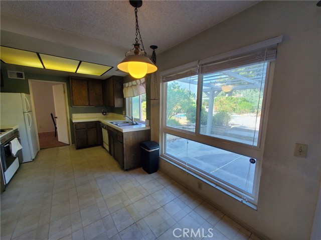 Detail Gallery Image 8 of 19 For 197 Limestone Rd, Claremont,  CA 91711 - 4 Beds | 3 Baths