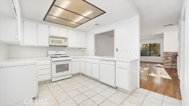 Detail Gallery Image 17 of 39 For 2243 Pacific Ave #3,  Costa Mesa,  CA 92627 - 3 Beds | 2/1 Baths