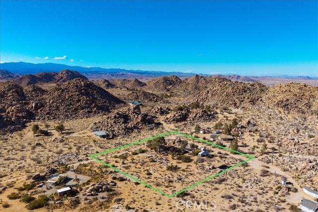 8427 Rock Haven Road, Joshua Tree CA: https://media.crmls.org/medias/eac670a7-b504-4936-95a1-b9bef98ed23b.jpg