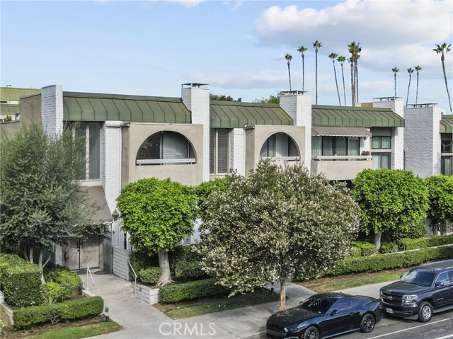 Detail Gallery Image 1 of 50 For 5305 White Oak Ave #K,  Encino,  CA 91316 - 3 Beds | 3 Baths