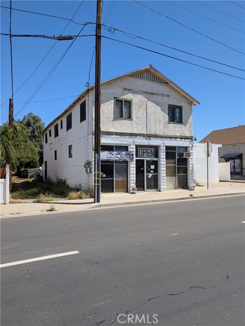 Detail Gallery Image 2 of 20 For 1071 Center St, Riverside,  CA 92507 - 4 Beds | 2 Baths