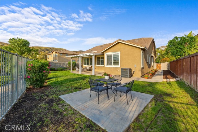 7476 Sequoia Lane, Highland CA: https://media.crmls.org/medias/eac7dca2-d604-4cbf-9885-8d9dac521ec6.jpg