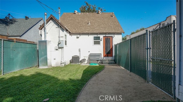 231 W Cedar Avenue, Burbank CA: https://media.crmls.org/medias/eaca0b59-3c4b-414e-99a7-35247a4edf17.jpg