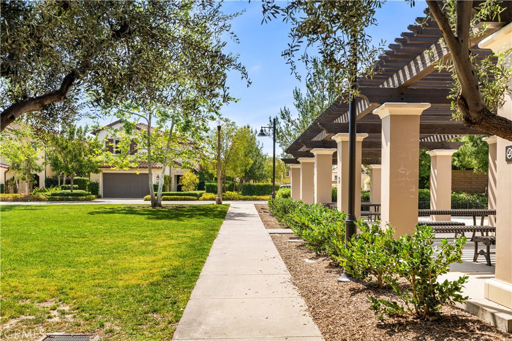 https://media.crmls.org/medias/eacaad64-fb29-4ef9-b2be-13108e605c25.jpg?preset=X-Large