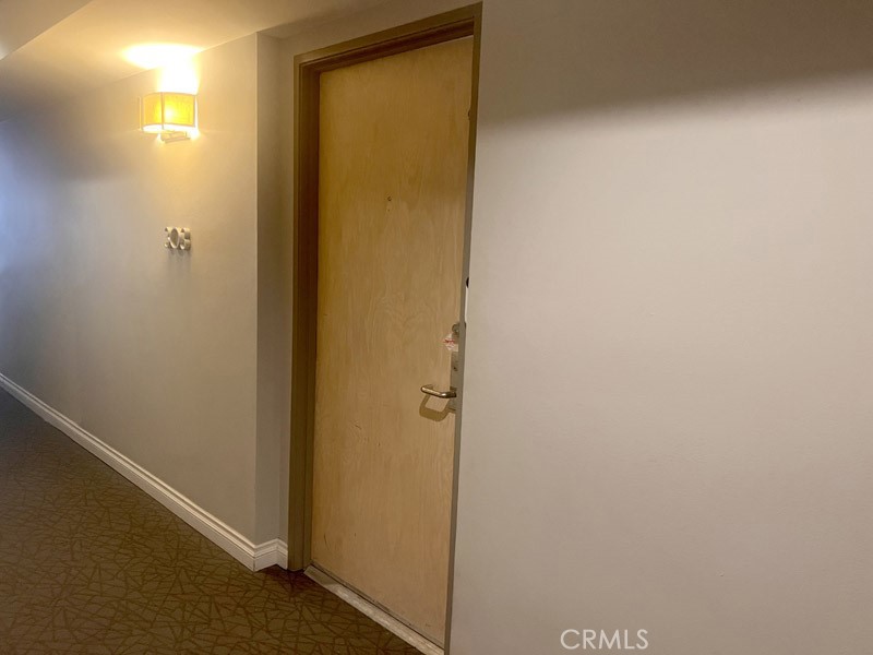 https://media.crmls.org/medias/eacb0bcc-fbf1-4cc4-949c-6566c72e4892.jpg?preset=X-Large