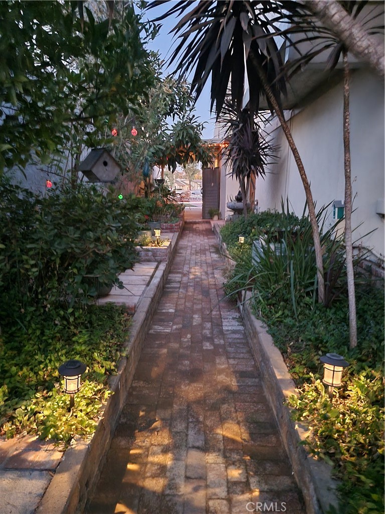 https://media.crmls.org/medias/eacb4680-91c2-42f8-906e-205a5d3a54bd.jpg?preset=X-Large