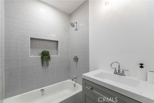 1818 W 79th Street, Los Angeles CA: https://media.crmls.org/medias/eacb9606-79e0-4287-9bd3-6a39e964a98a.jpg