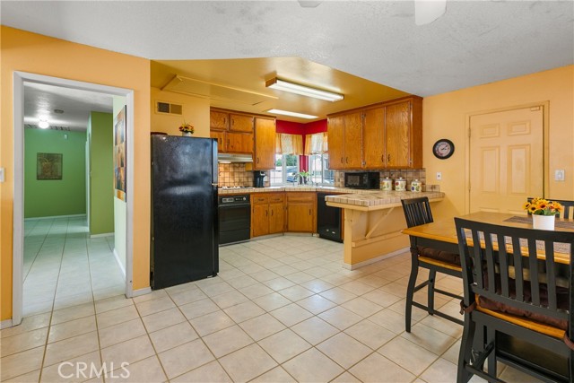 2466 Royal Avenue, Simi Valley CA: https://media.crmls.org/medias/eacbce12-9574-4827-8d7b-b1014a7925dc.jpg