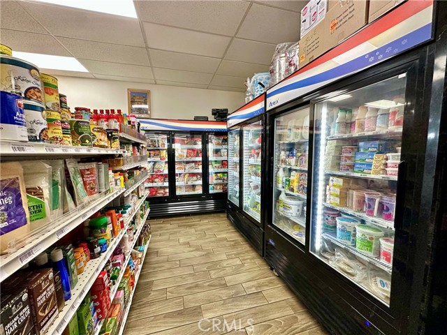 0, Ontario CA: https://media.crmls.org/medias/eacc2c47-aac8-4518-a3ff-06c77183ce58.jpg