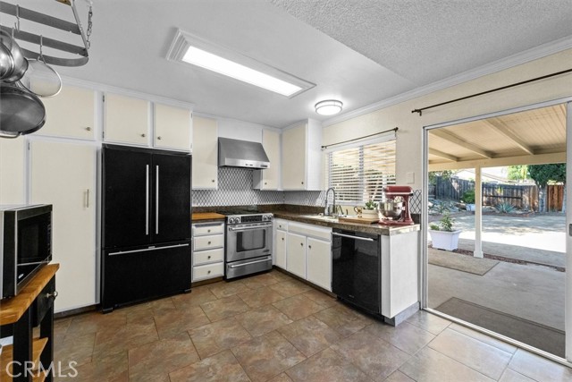 Detail Gallery Image 5 of 63 For 2078 Woodlawn, Corona,  CA 92882 - 3 Beds | 2 Baths