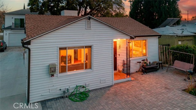 Detail Gallery Image 4 of 49 For 15944 Valerio St, Van Nuys,  CA 91406 - 7 Beds | 5 Baths