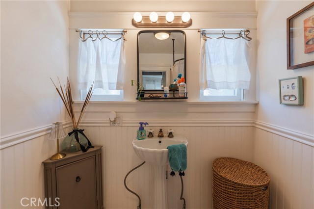 1120 W Chestnut Street, Anaheim CA: https://media.crmls.org/medias/eacd897e-d69f-4d9b-b20f-a8c812f42dc6.jpg
